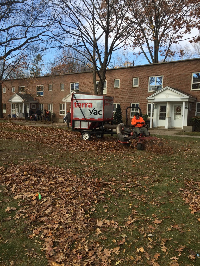Terravac leaf collection system operated by a Terranova worker in orange